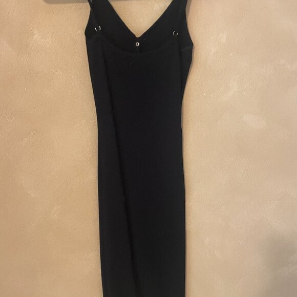 Black Form-fitting Dress - Picture 2 of 2